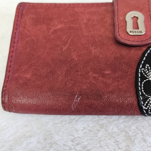 Fossil Red Leather Quail Bird Bifold Snap Wallet Keyhole & Keys - Picture 2 of 10